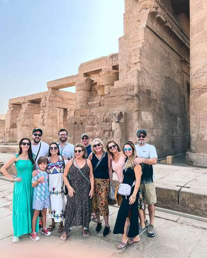 Groupe du circuit photographié au temple de Kom Ombo, sur le Nil, en Égypte